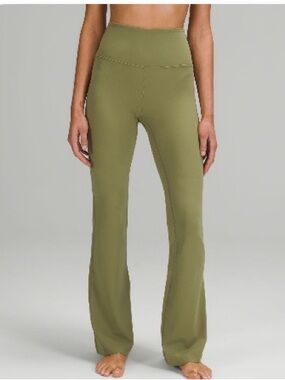 Lululemon Groove Super-High-Rise Flared
Pant Nulu